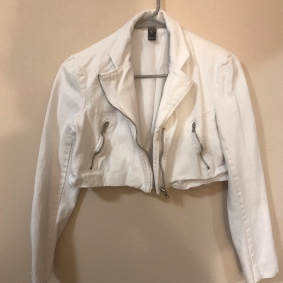 Cropped Spring Wear White fashion denim jacket with zipper on front & sleeves - Picture 4 of 5